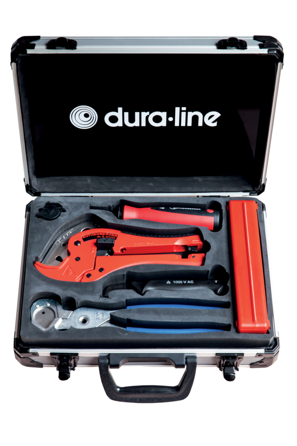 Le kit DuraTool est un ensemble d’outils essentiels pour tous les entrepreneurs qui construisent des réseaux FTTH à l’aide de produits Dura-Line. Tous les outils sont emballés dans un boîtier en aluminium de haute qualité.