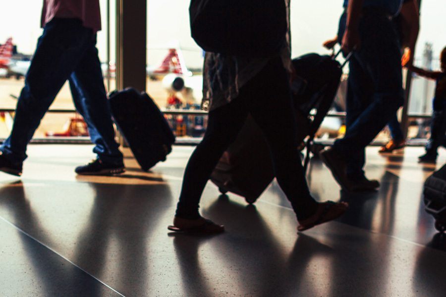 Aéroports Les communications de données devenant plus impératives dans la vie quotidienne des voyageurs, il est important que les aéroports répondent à ces besoins en maintenant une connectivité à haut débit fiable pour satisfaire aux exigences d’un réseau à fibres optiques en pleine expansion.