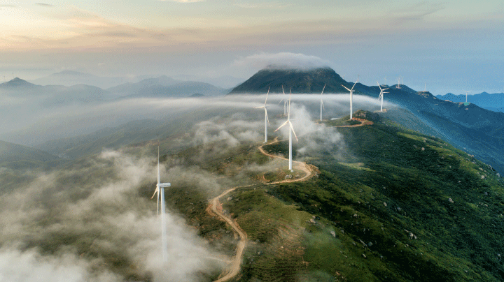 Énergies Renouvelables Les investissements internationaux dans les technologies renouvelables s’élèvent à plusieurs milliards de dollars et millions d’emplois. Les énergies renouvelables représentent déjà plus de 20 % de l’approvisionnement énergétique d’au moins 30 nations dans le monde. Que ce soit pour la surveillance d’un grand parc éolien ou l’alimentation d’un parc solaire, le conduit de Dura-Line peut contribuer à répondre aux besoins en matière de communication et d’énergie.